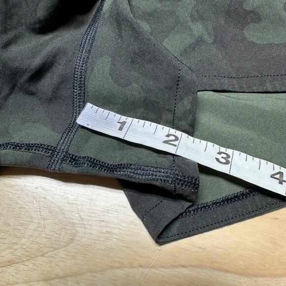 Lululemon Speed Up Short 2.5" Incognito Camo Multi Green Black Women's Sz 4 EUC - Picture 10 of 10
